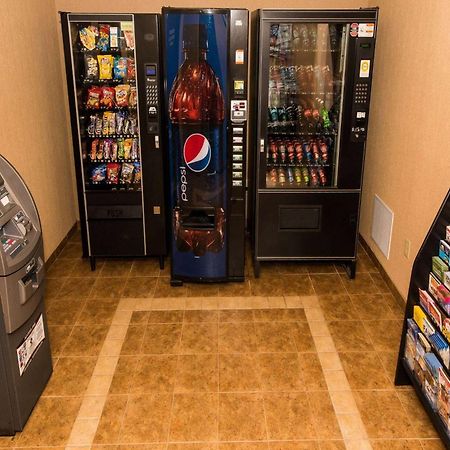 ホテル ハワード ジョンソン バイ ウィンダム ポーツマス エクステリア 写真